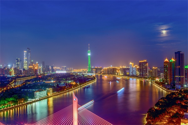 �������˸������δ������ƫ��