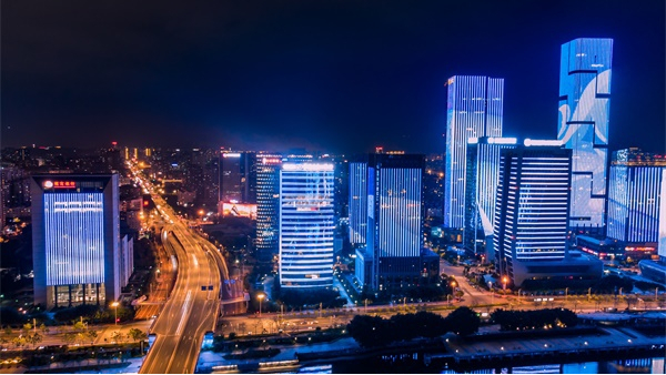 ����ƹ�����չ�ֶ���ҹ����������Ҫ��ʽ