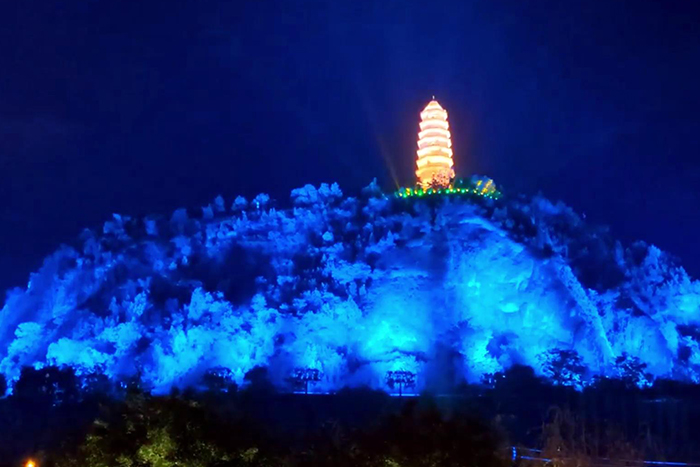 ɽ��ҹ�ε���˸������