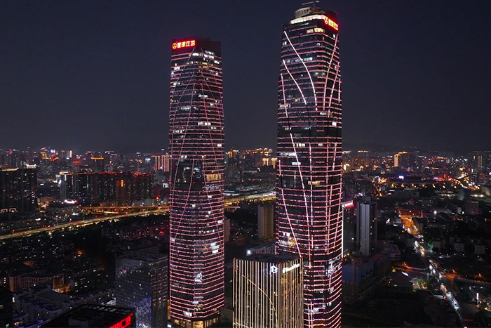 д��¥����˸��