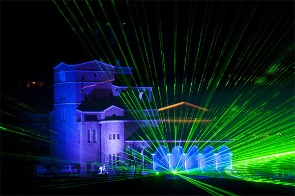 �ƹ������