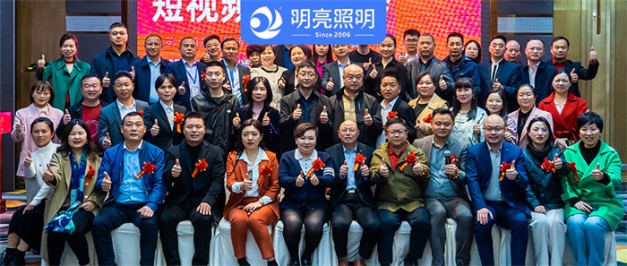 ��8ͷ���������������˾�������������������ţ�̰佱���