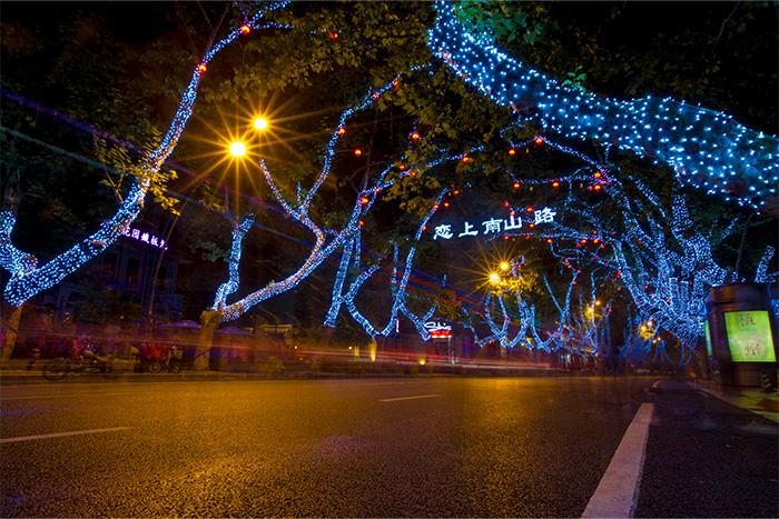 ��ľ����˸��