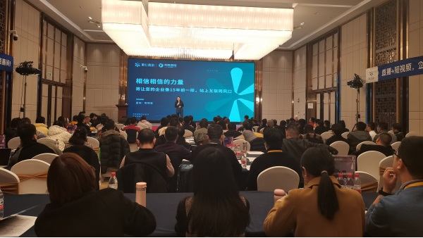 ��8ͷ�����������˾������˸��㣩������ǰ���Ĵ�Ϊţ�̸���