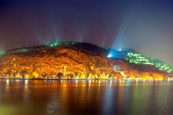 ɽ�����˸�����