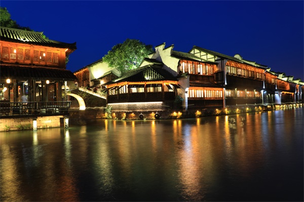 ����ҹ�εƹ��ܹ�֪�������Ԫ������