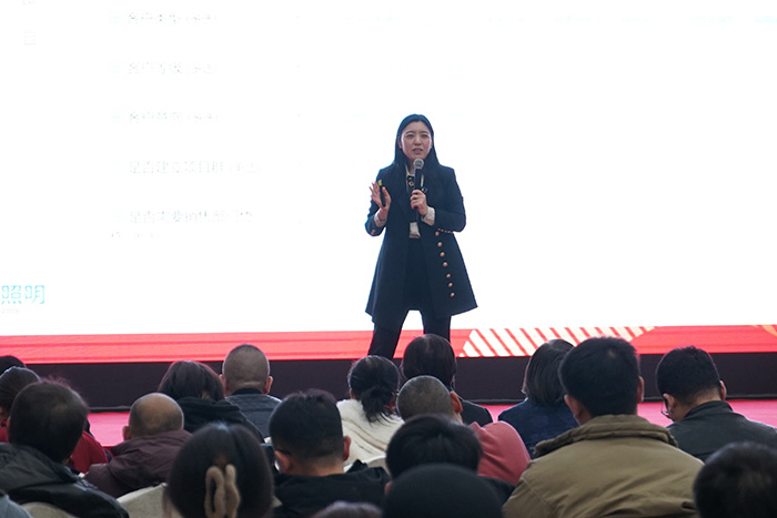 ��8ͷ��������������״��˾�����(��˸���)