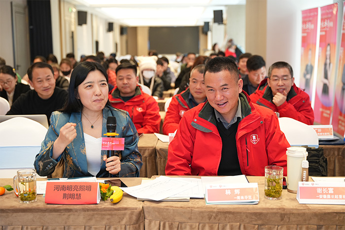 ��8ͷ���������������˾�������۾��е���