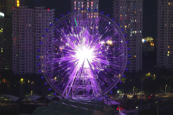 ���ֳ�Ħ���ֵ���˸��