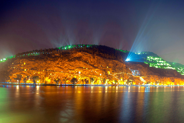 ɽ����������