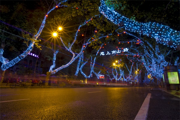 �������˸��