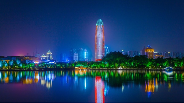 ����ľ����������������Ƕ�����ɫ������