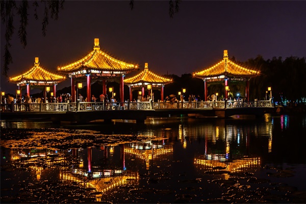 �������˸��