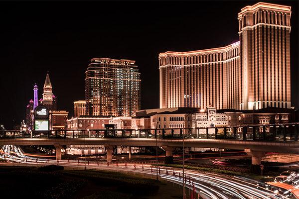 ¥����������