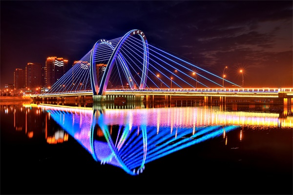 �������˸������