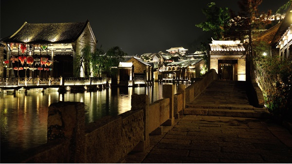 ����С�򾰹������ƶ�ҹ�ξ�����������ȼ��