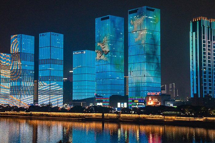 ����Ļǽ����˸��