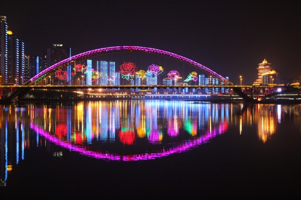 �뵼������̫���ܵ������������״