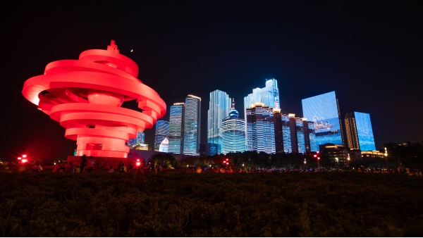 �뵼������ƽ����ʾ����������״