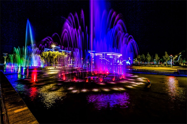 ����˸������