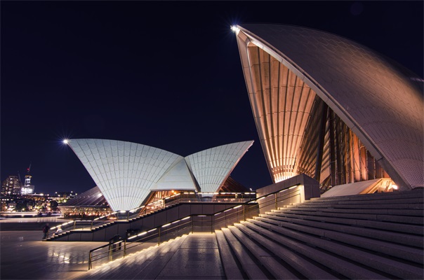 ����˸������