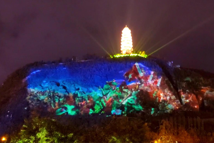 ɽ��ҹ������˸��