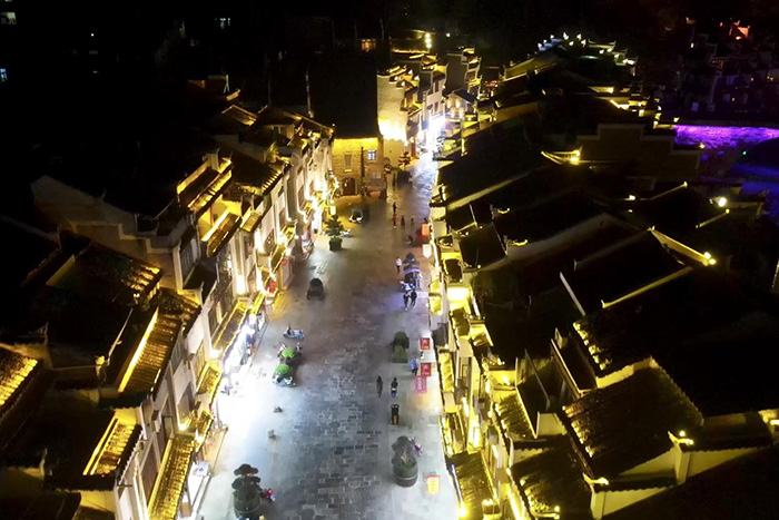 �������˸������