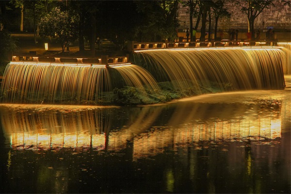 ��������˸����˾