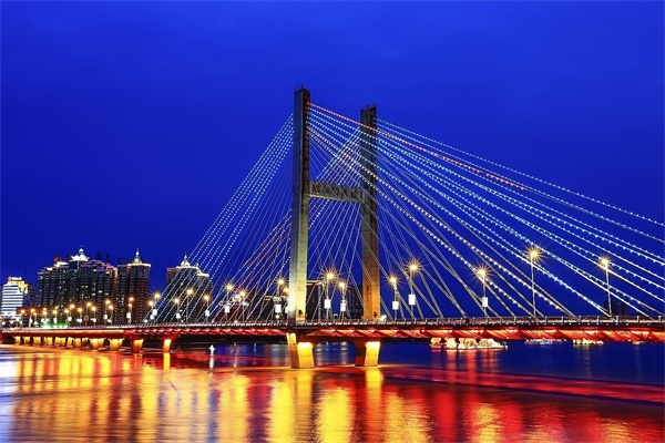 ��������˸�����������������������ҹ����Ϊһ��Ư���ľ�����