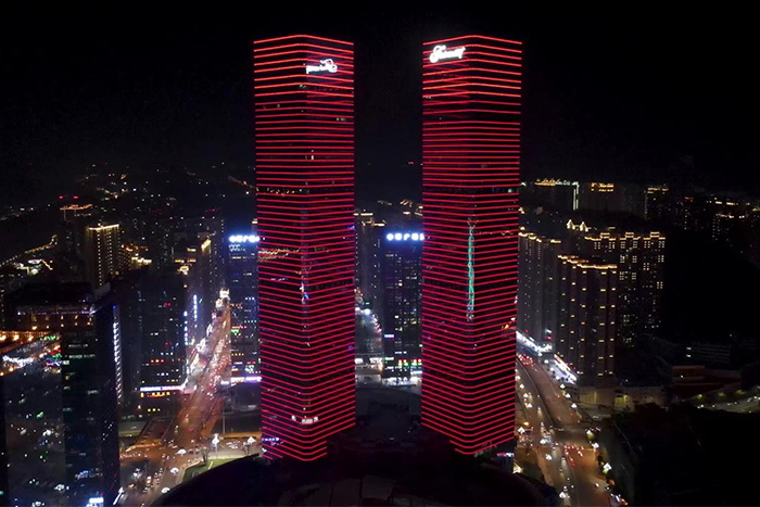 д��¥����˸��