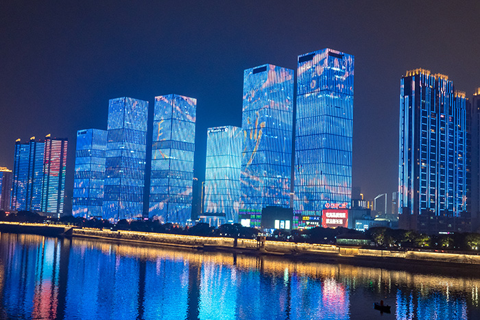 ѧ��¥����˸��