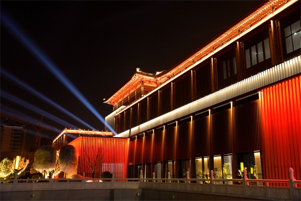 ҹ�ξ��۵���˸��ע��˼�����Ӱ�������ڸ���