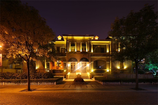 �ƹ��������