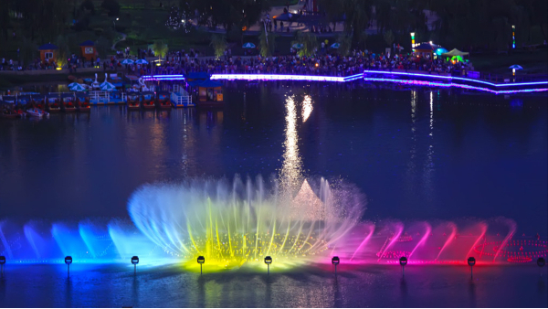 ��Ȫҹ������˸�������ִ�õ�ҹ��Ч������������