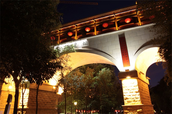 ����ҹ����������չ��������������