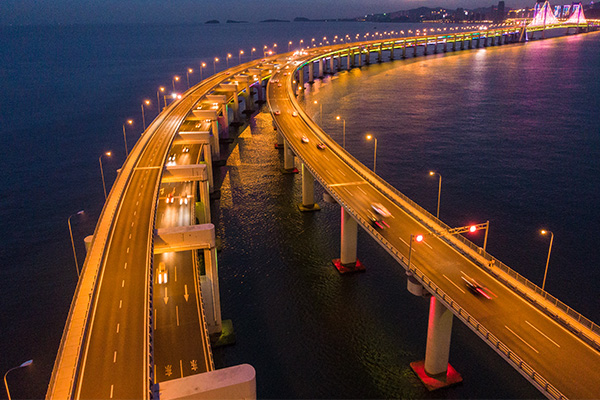 �������˸������