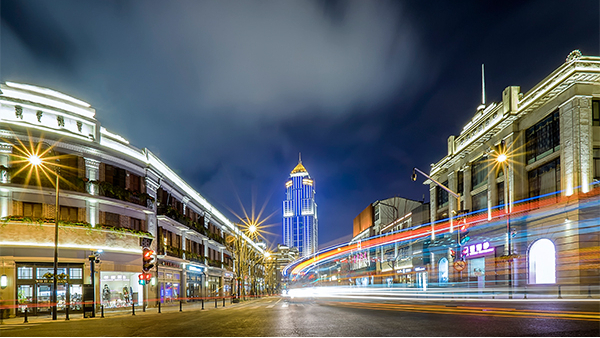 ���ĵ����һ����Ⱥ�Ĵ�¥ҹ������