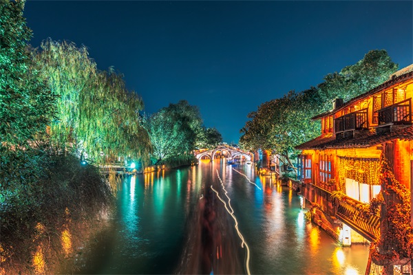 �������˸������